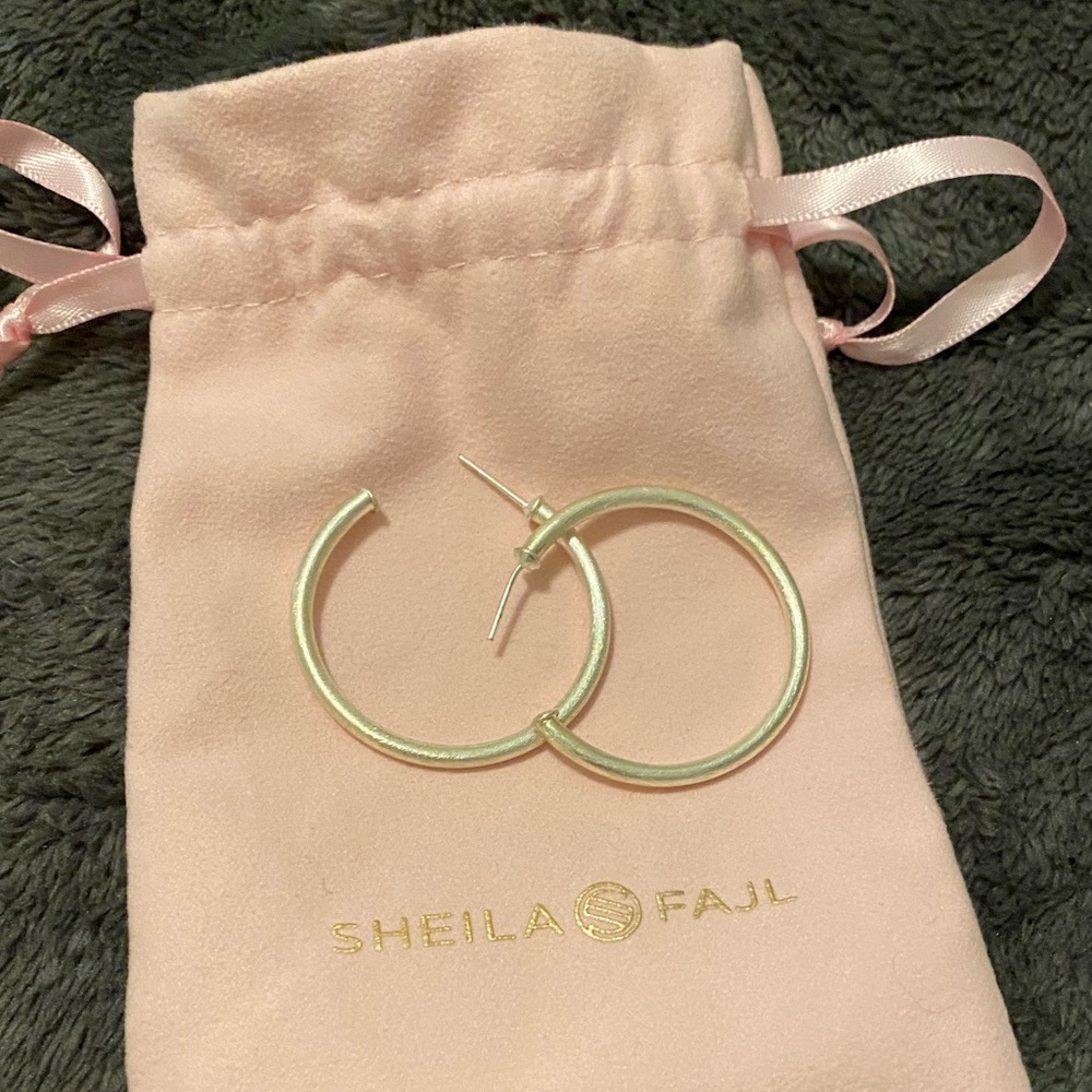 sliver sheila hoops